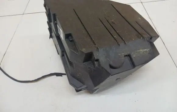 Mercedes-Benz C W203 Fuse box cover 2035452201