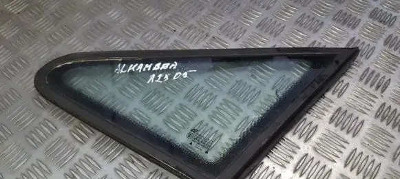 Audi 80 90 S2 B4 Front triangle window/glass 