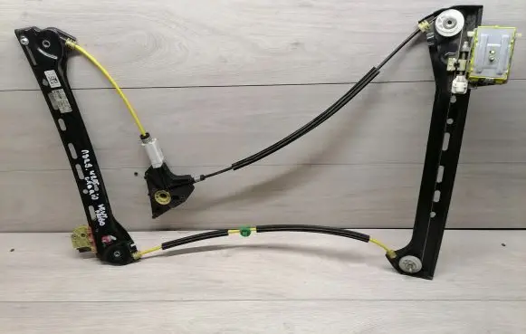 Mercedes-Benz C AMG W205 Front door electric window regulator A2057204327