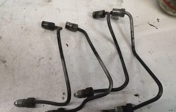 Toyota Corolla Verso E121 Fuel injector supply line/pipe 