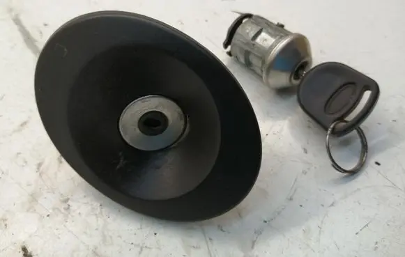 Fuel tank cap lock