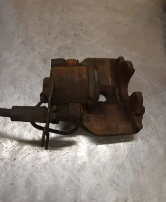 Volkswagen PASSAT B5 Front brake caliper