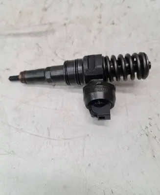 Volkswagen PASSAT B6 Fuel injector 038130073BQ