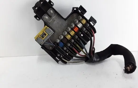 Citroen C4 I Picasso Fuse module 9662914480