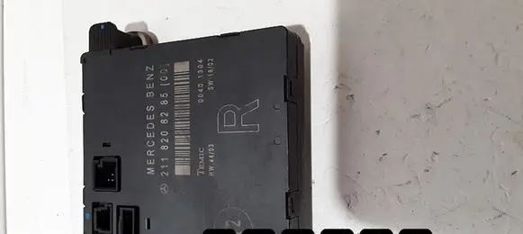 Mercedes-Benz E W211 Engine control unit/module 2118208285
