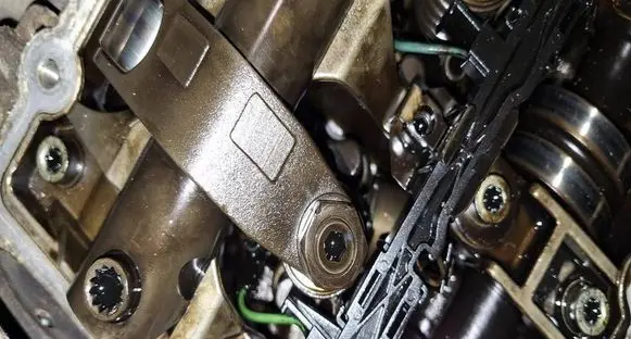 Volkswagen Touran I Fuel injector 