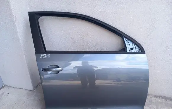 Volkswagen Jetta V Rear door