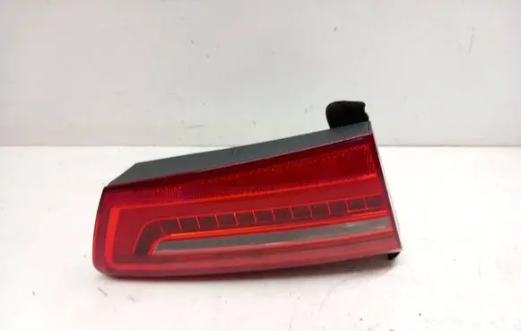 Tailgate rear/tail lights
