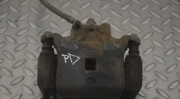Nissan Juke I F15 Front brake caliper