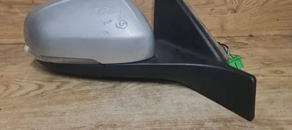 Front door electric wing mirror