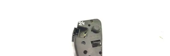 BMW 3 E46 Tail light bulb cover holder 6907937 388569