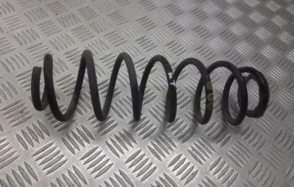 Volkswagen Polo IV 9N3 Rear coil spring