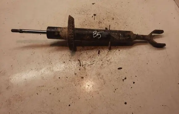 Volkswagen PASSAT B5 Front shock absorber/damper