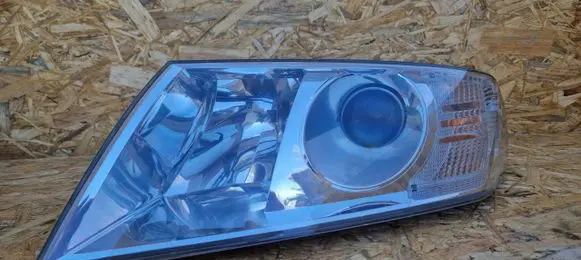 Skoda Octavia Mk2 (1Z) Headlight/headlamp LPL053