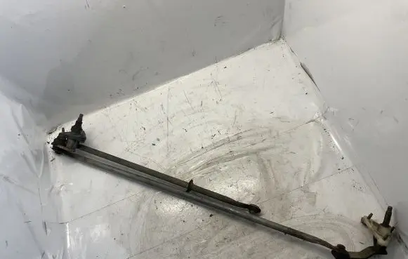 Nissan Navara D22 Front wiper linkage 