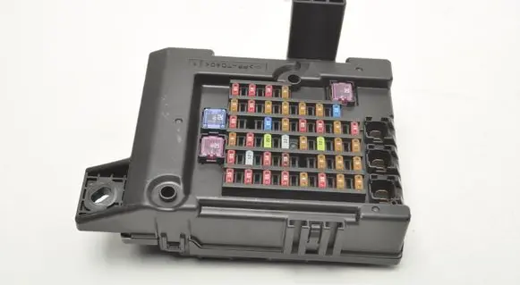 Isuzu D-Max Fuse box set 8975550890