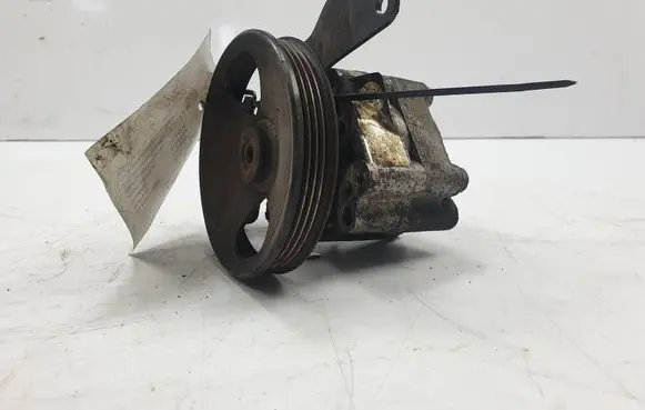 Nissan Almera N16 Power steering pump