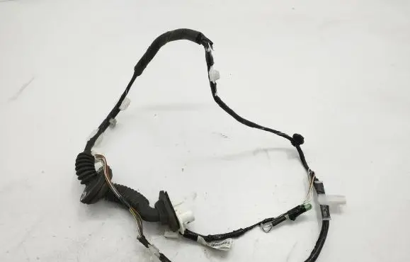 Toyota Avensis T270 Rear door wiring loom 8215305 17853