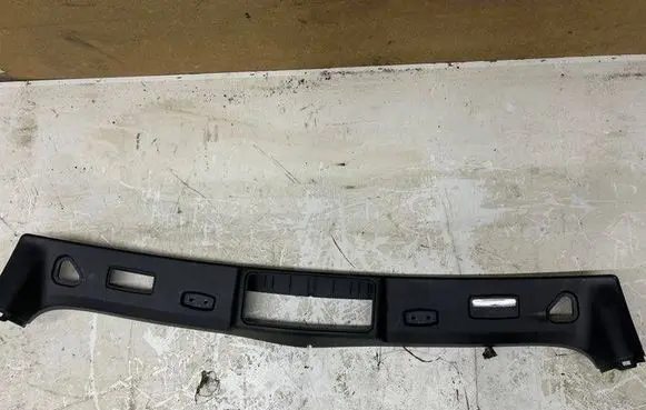 Windshield trim