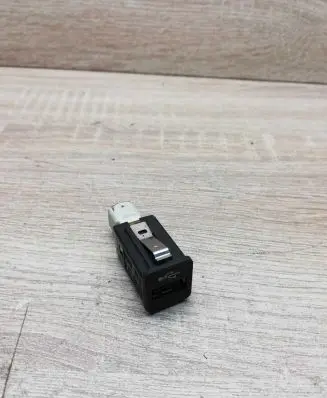 USB socket connector