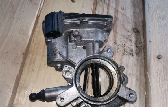 Opel Zafira C Throttle valve 50569200 55564164