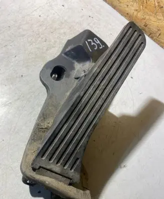 Skoda Yeti (5L) Accelerator throttle pedal 65102011
