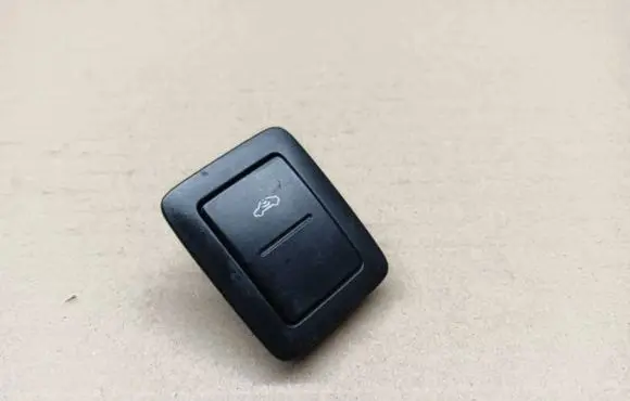 Volkswagen Caddy Alarm switch 2K0962109A
