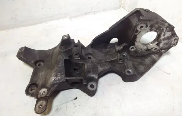 Volkswagen PASSAT CC Generator/alternator bracket 03L903143Q