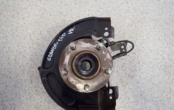 Mitsubishi Grandis Front wheel hub spindle knuckle 