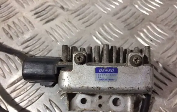Mitsubishi Galant Coolant fan relay 1049933022