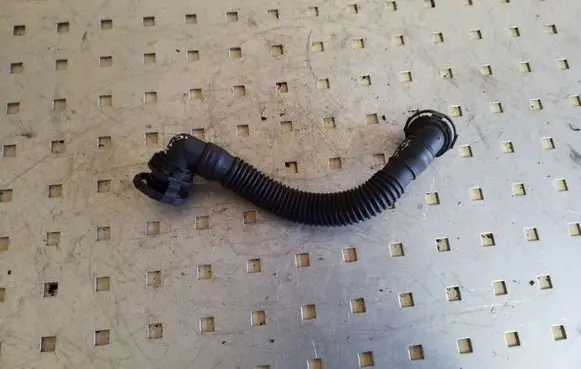 Volkswagen PASSAT B7 Breather hose/pipe 03L103493AE