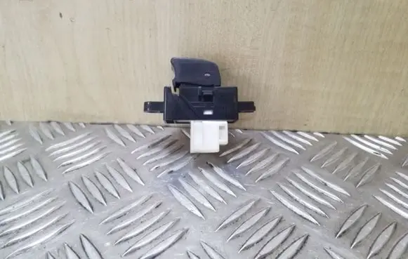 Nissan X-Trail T30 Electric window control switch