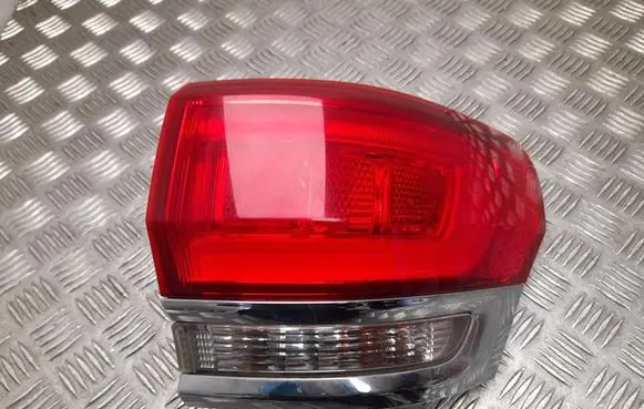 Jeep Grand Cherokee Rear/tail lights P68110000AE