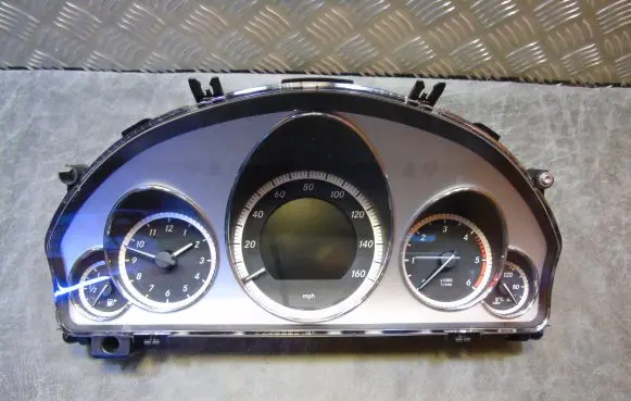 Mercedes-Benz E C207 W207 Speedometer (instrument cluster) A2129005104
