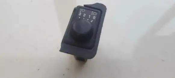 Nissan Almera N16 Headlight level height control switch