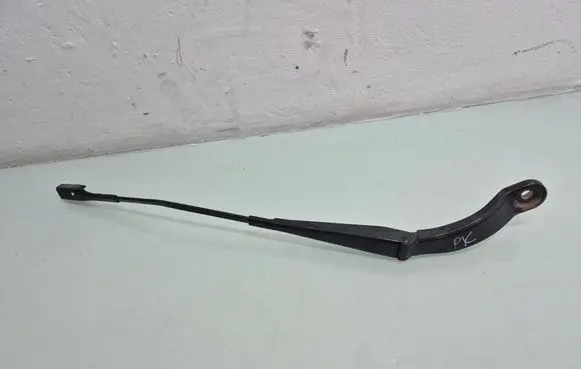 Front wiper blade arm