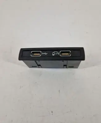 Mercedes-Benz CLA C117 X117 W117 USB control unit A1728202000