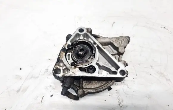 Opel Zafira B Vacuum pump 