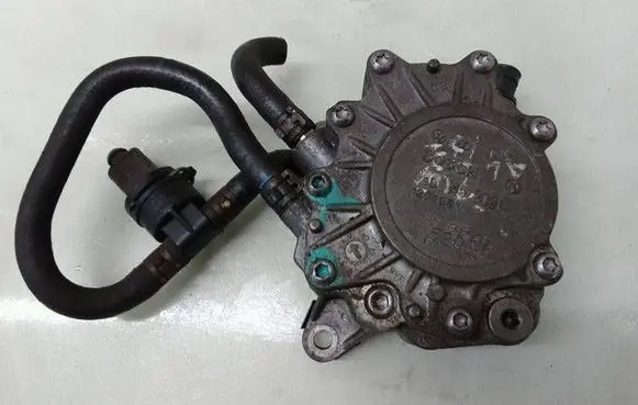 Volkswagen PASSAT B6 Vacuum pump 03G145209