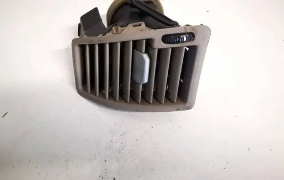 Volvo XC90 Dash center air vent grill 3409398