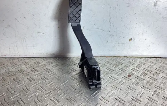 Volkswagen Tiguan Accelerator throttle pedal 5Q1723503L