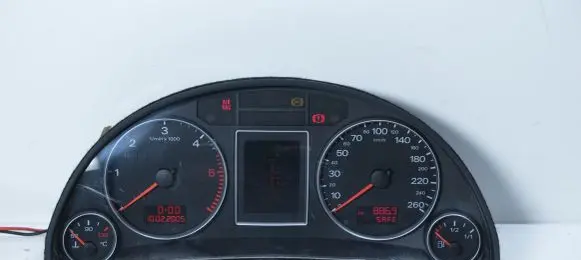 Audi A4 S4 B7 8E 8H Speedometer (instrument cluster)