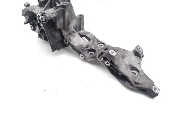 Audi A6 C7 Generator/alternator bracket 04L903143B