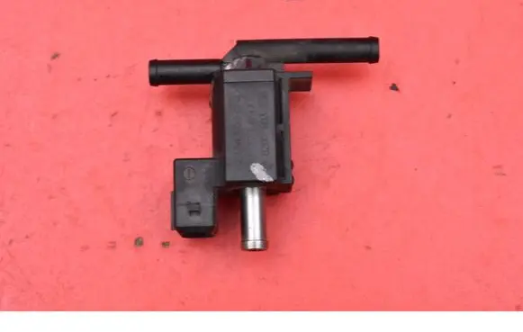 Nissan Micra C+C Vacuum valve 8200603558