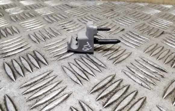 Sun visor clip/hook/bracket