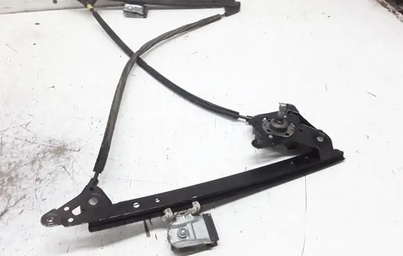 Rear door manual window regulator