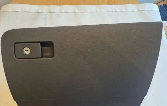 Volkswagen PASSAT B8 Glove box 09227001