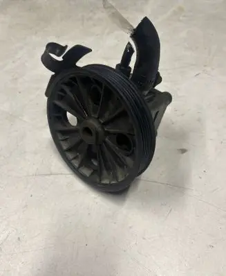 Volvo V70 Power steering pump 9485757
