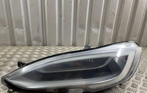 Tesla Model S Headlight/headlamp 105357400C 00202038