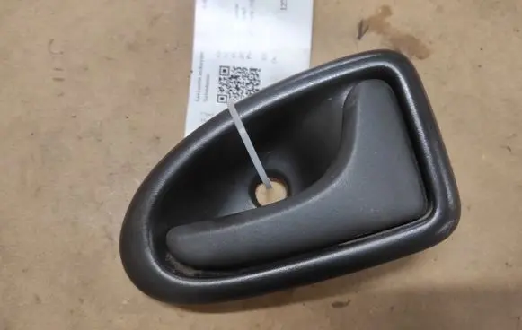 Opel Vivaro Front door interior handle 8200028995 99035101